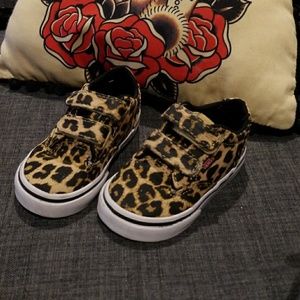 KENDRA Vans baby girl size 5 leopard velcro shoe